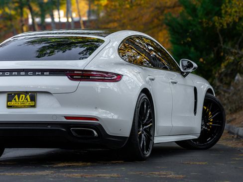 Used 2017 Porsche Panamera image 30
