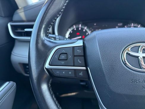 Used 2022 Toyota Highlander XLE AWD/4WD image 27