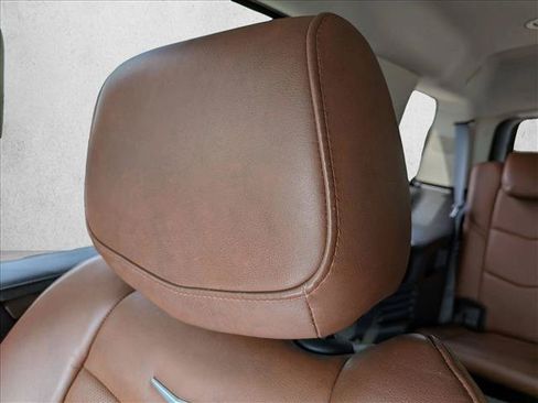 Used 2018 Cadillac Escalade Premium Luxury RWD image 13