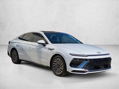 Used 2025 Hyundai Sonata Limited image 3