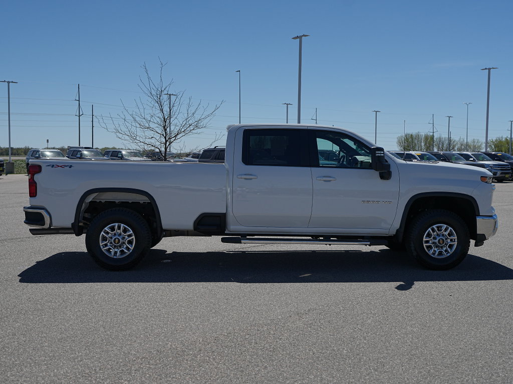 Used 2025 Chevrolet Silverado 2500 LT AWD/4WD image 6