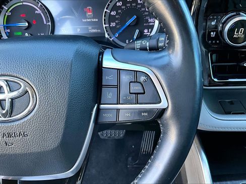 Used 2022 Toyota Highlander Limited image 24
