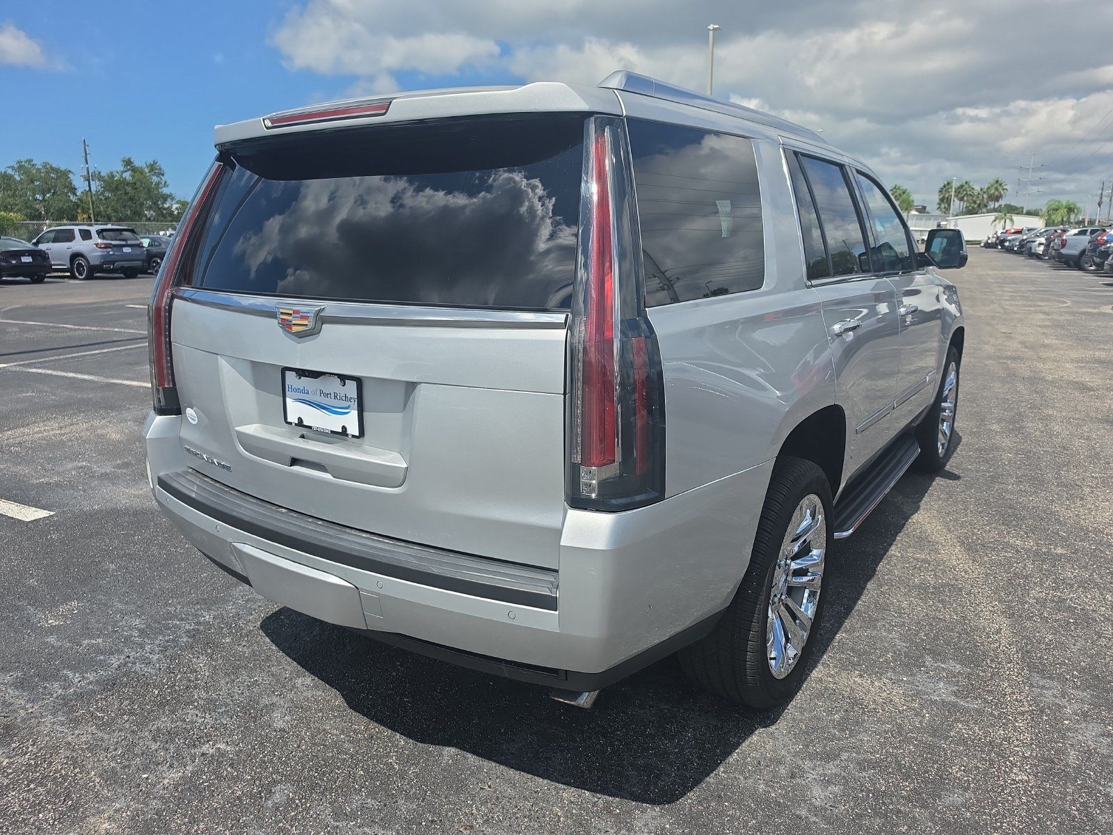 Used 2020 Cadillac Escalade Luxury w/ LPO, Radiant Package AWD/4WD image 4