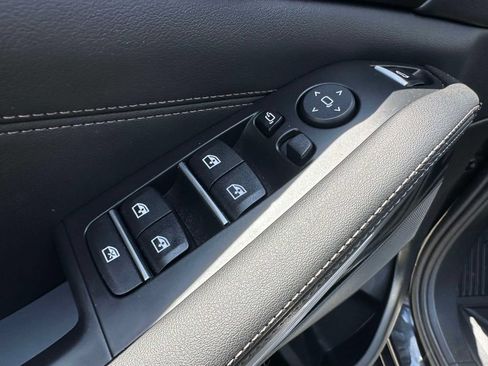 Used 2025 BMW X5 xDrive40i w/ M Sport Package AWD/4WD image 29
