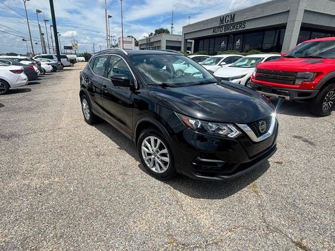 Used 2022 Nissan Rogue Sport SV w/ Technology Package AWD/4WD image 3