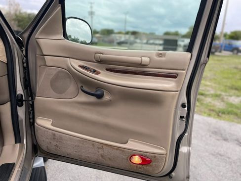 Used 2001 Lincoln Navigator 4WD image 30