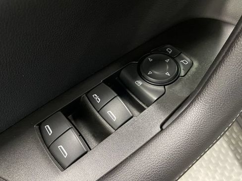 Used 2025 Chevrolet Blazer LT FWD image 4