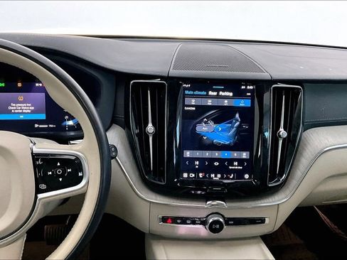 Certified 2023 Volvo XC60 B5 Ultimate w/ Climate Package image 9