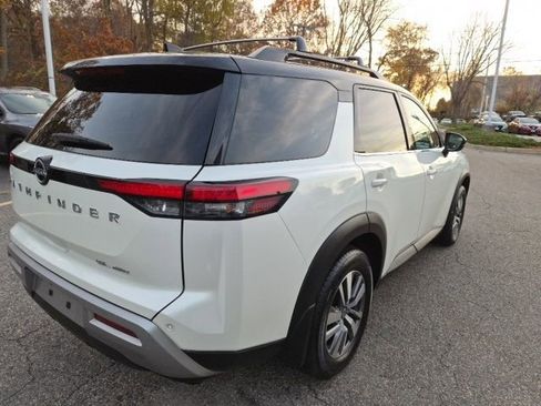 Used 2022 Nissan Pathfinder SL image 9