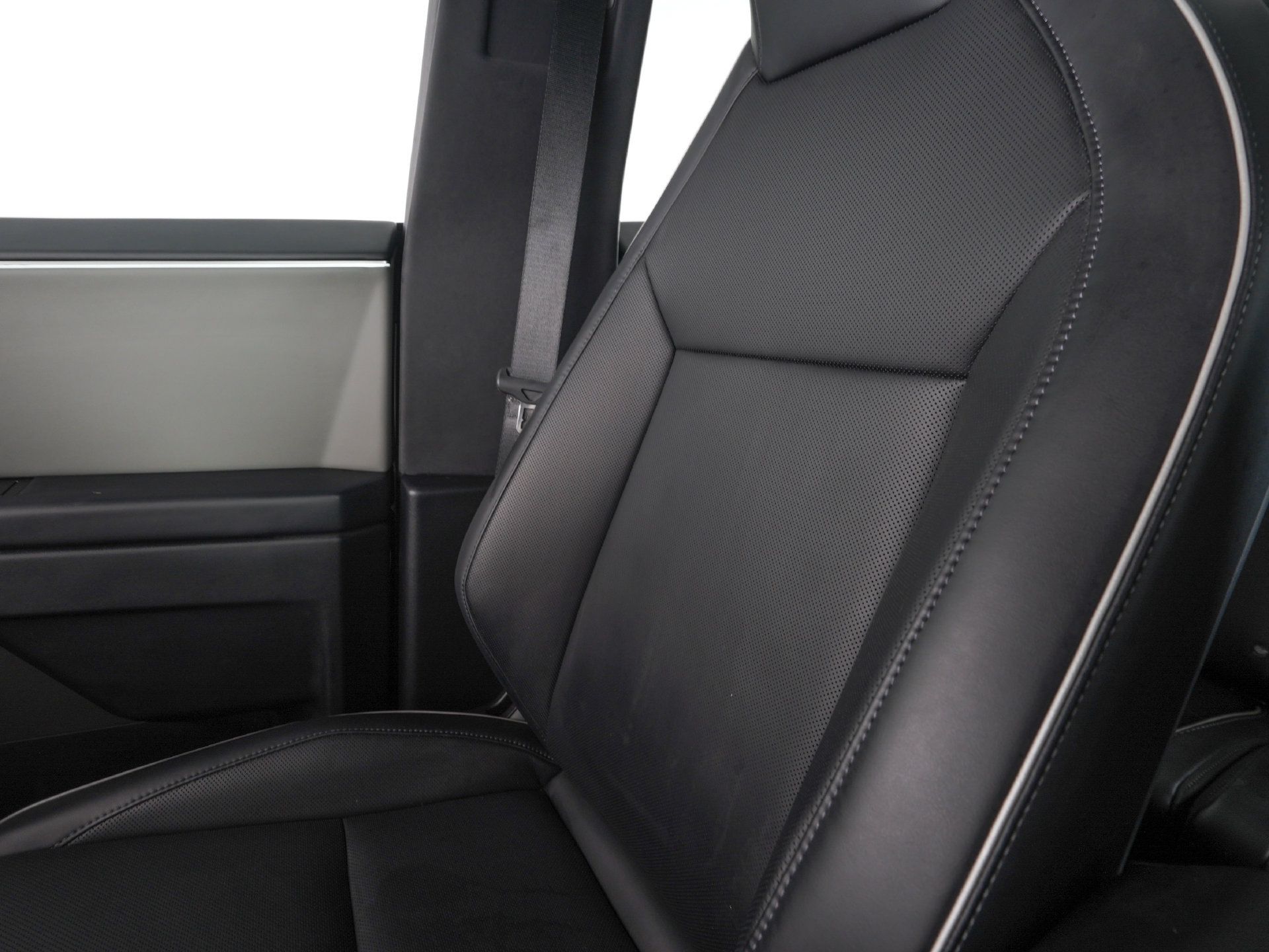 Used 2025 Tesla Cybertruck AWD Crew Cab image 31