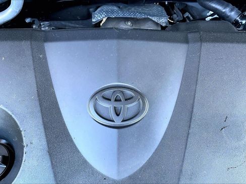 Used 2021 Toyota RAV4 XLE Premium FWD image 32