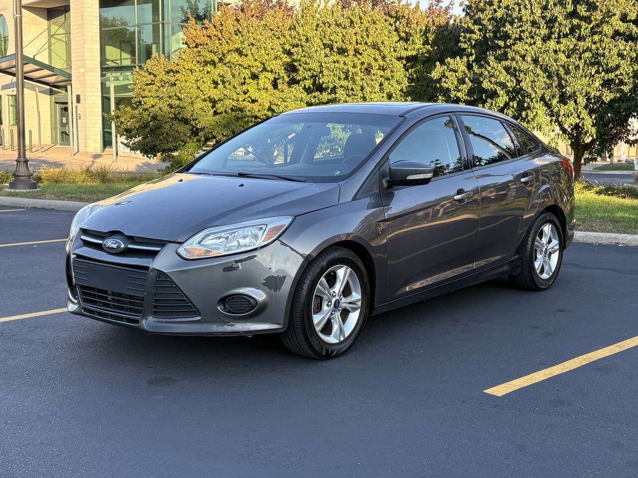 Used 2013 Ford Focus SE w/ SE Winter Pkg FWD image 2