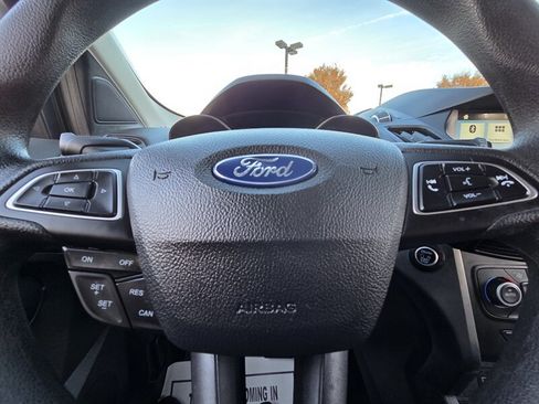 Used 2019 Ford Escape SE image 32