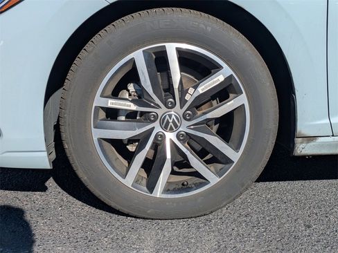 Used 2025 Volkswagen Jetta SE image 10