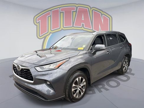 Certified 2020 Toyota Highlander XLE image 1