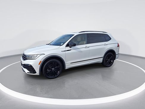 Used 2022 Volkswagen Tiguan SE R-Line AWD/4WD image 5