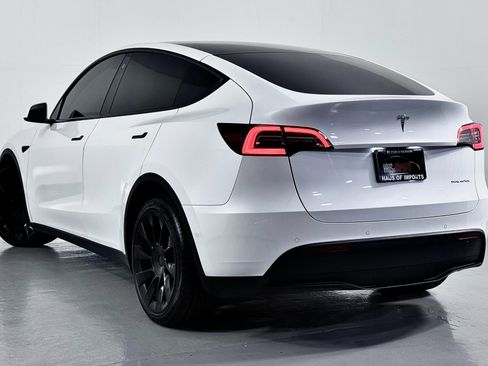 Used 2021 Tesla Model Y Long Range image 11