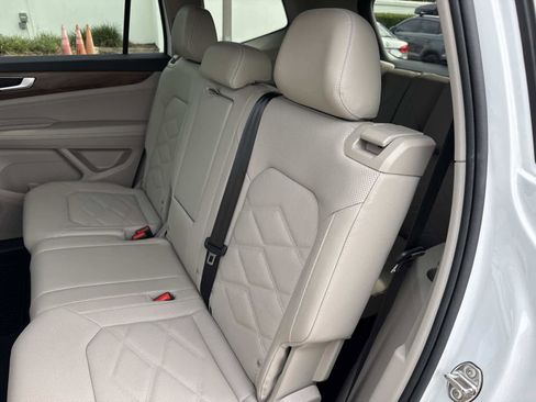 Used 2025 Volkswagen Atlas SE image 14