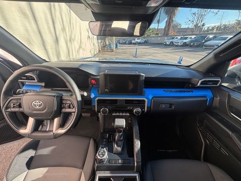 Used 2025 Toyota Tacoma TRD Off-Road image 33