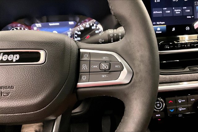 Used 2023 Jeep Compass Latitude w/ Sun and Sound Group AWD/4WD image 28