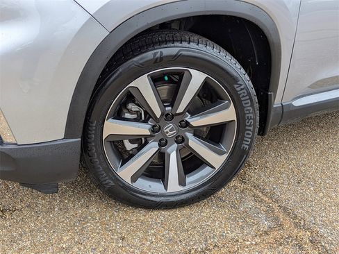 Certified 2024 Honda Pilot Touring image 9