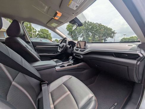 Used 2025 Nissan Altima 2.5 SR FWD image 30
