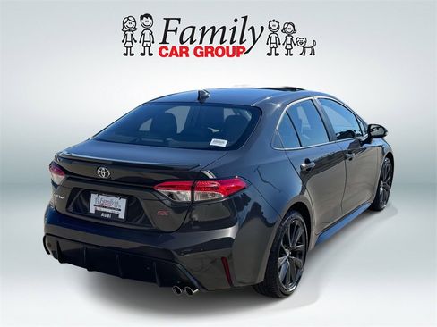 Used 2025 Toyota Corolla SE image 3