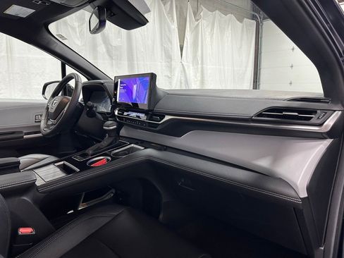 Used 2025 Toyota Sienna XSE image 65