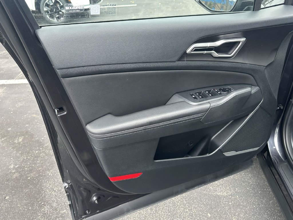 Used 2026 Kia Sportage EX FWD image 13