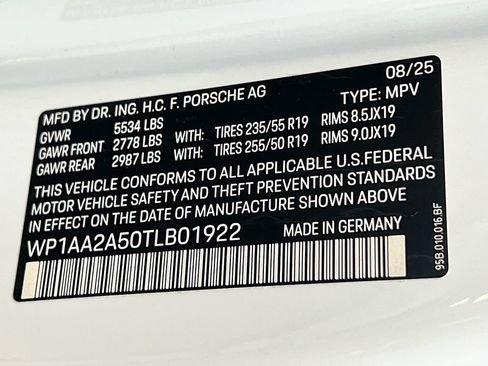 Certified 2026 Porsche Macan AWD/4WD image 35