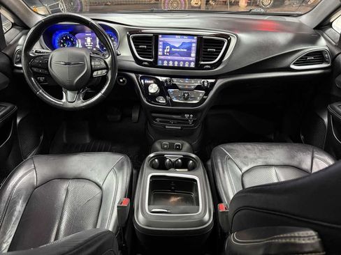 Used 2019 Chrysler Pacifica Touring-L Plus w/ Advanced Safetytec Group FWD image 10