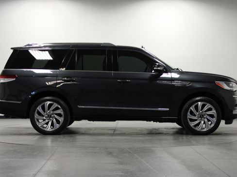 Used 2024 Lincoln Navigator Reserve w/ Equipment Group 201A image 3