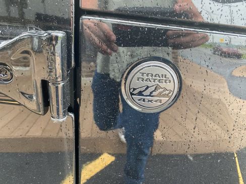 New 2025 Jeep Gladiator Sport AWD/4WD image 11