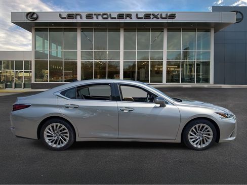 Used 2019 Lexus ES 350 w/ Accessory Package FWD image 2