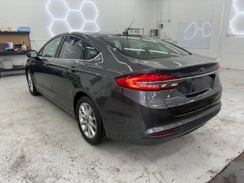 Used 2017 Ford Fusion SE w/ Fusion SE Technology Package image 5