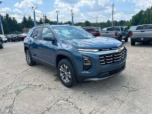 Used 2025 Chevrolet Equinox LT w/ Convenience Package II FWD image 12