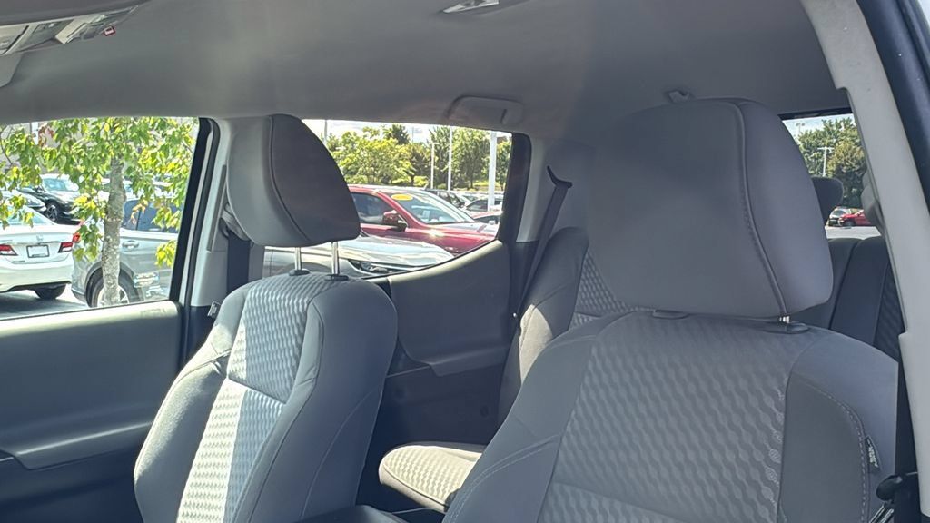 Used 2022 Toyota Tacoma SR AWD/4WD image 11