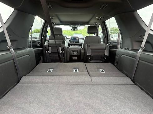 Used 2024 Chevrolet Suburban RST w/ Luxury Package AWD/4WD image 43