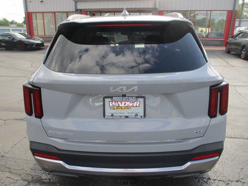 Used 2024 Kia Sorento S w/ Panoramic Sunroof Package AWD/4WD image 5