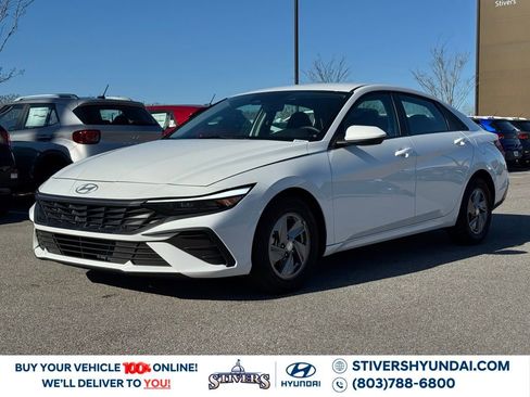 Certified 2025 Hyundai Elantra SE image 8