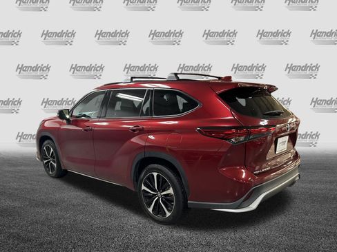 Used 2022 Toyota Highlander XSE FWD image 8