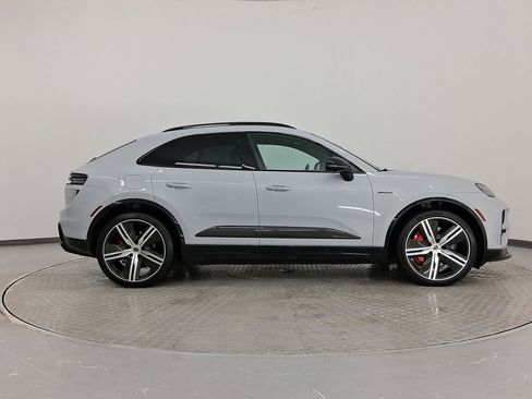 Certified 2025 Porsche Macan Turbo Electric AWD/4WD image 8
