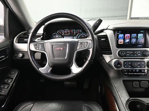Used 2017 GMC Yukon XL SLE w/ SLE Value Package RWD image 12