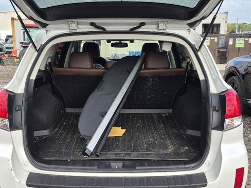 Used 2014 Subaru Outback 2.5i Limited AWD/4WD image 5