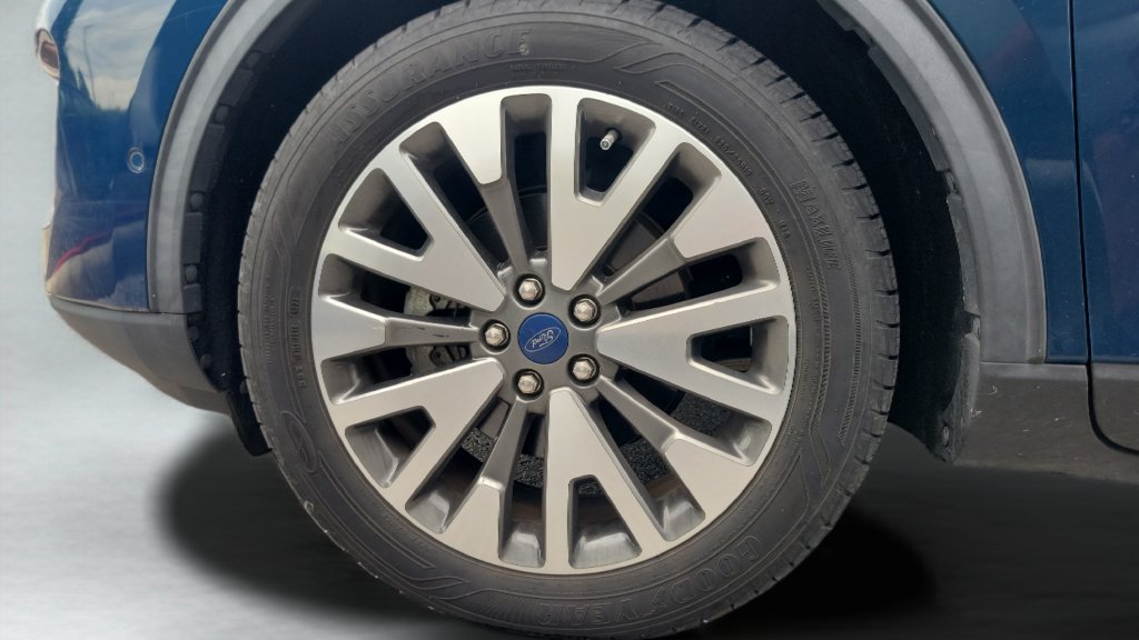 Used 2020 Ford Escape Titanium FWD image 2