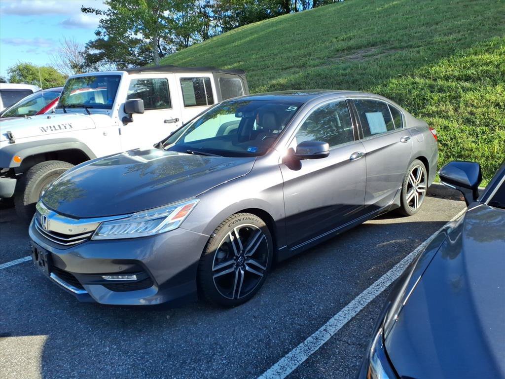 Used 2017 Honda Accord Touring image 3