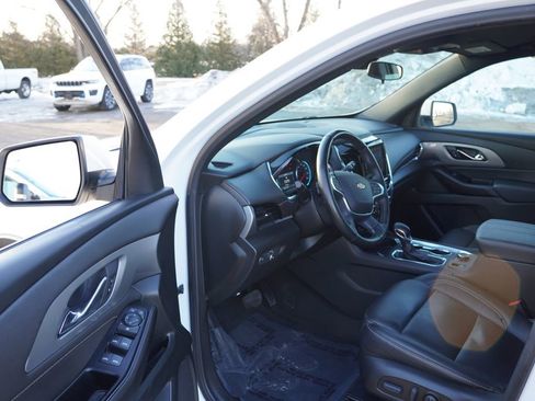 Used 2023 Chevrolet Traverse LT image 14