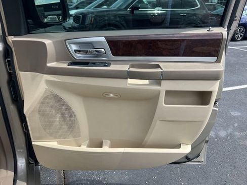 Used 2009 Chrysler Town & Country Touring image 26