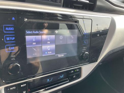 Used 2017 Toyota Corolla LE image 29