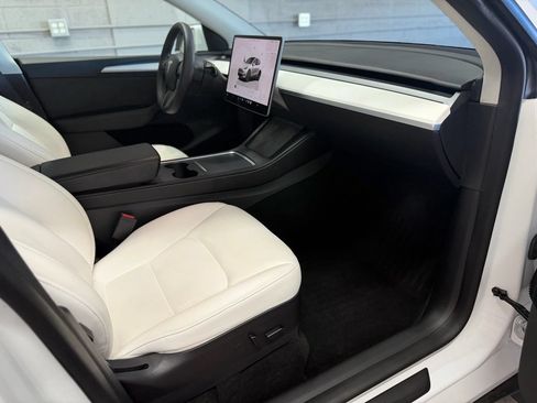 Used 2023 Tesla Model Y Long Range AWD/4WD image 22